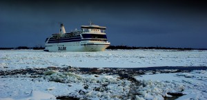 Ship on ice (3872 x 1872)